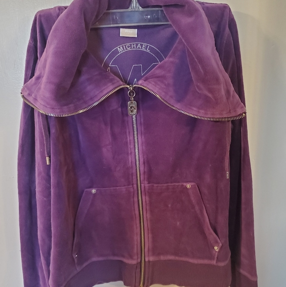 Sweatsuit - Picture 3 of 5